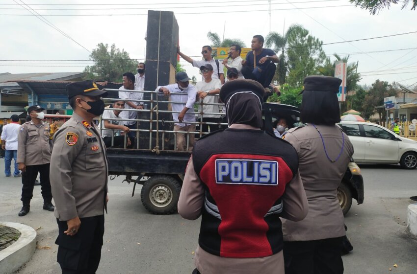  *Polresta Deli Serdang Kawal Pelaksanaan Unjuk Rasa Dari Elemen Massa DPP AMPK untuk ciptakan situasi aman dan kondusif”