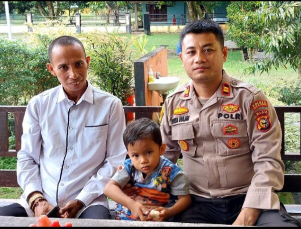  Ditemukan Bocah 3 Tahun di depan RM Minang Jaya Simpang Kampar Desa Lubuk Kebun, Warga Yang Kehilangan Anak Bisa Lapor ke Polsek Logas Tanah Darat