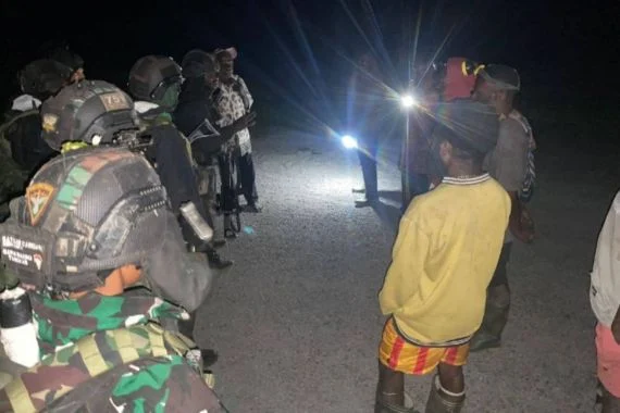 prajurit-satgas-yonif-